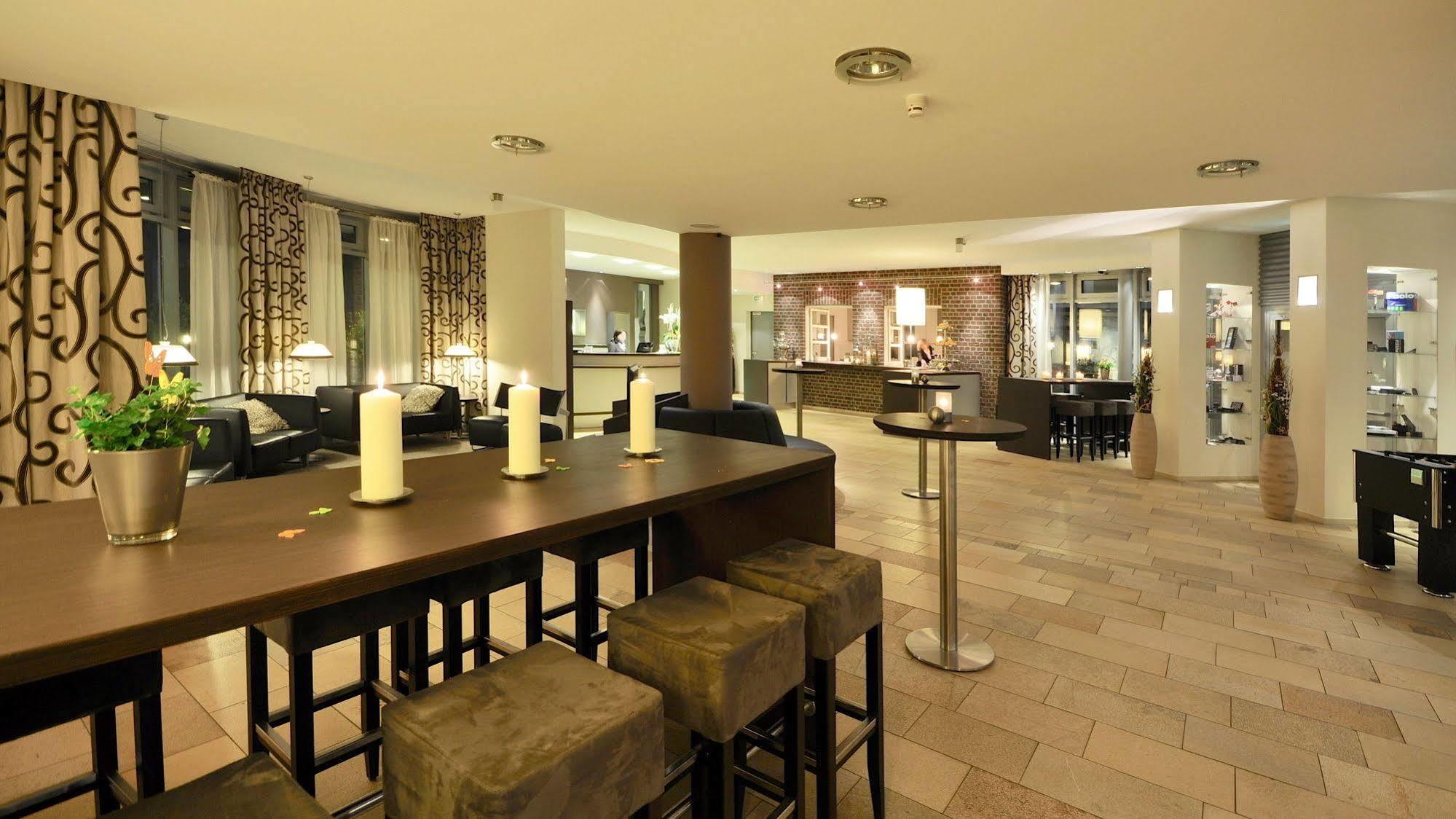 Wellings Romantik Hotel Zur Linde Moers Exterior foto