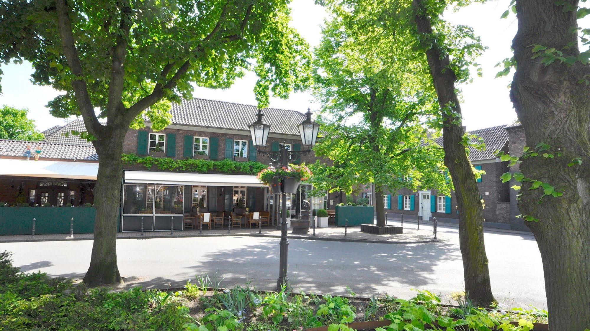 Wellings Romantik Hotel Zur Linde Moers Exterior foto